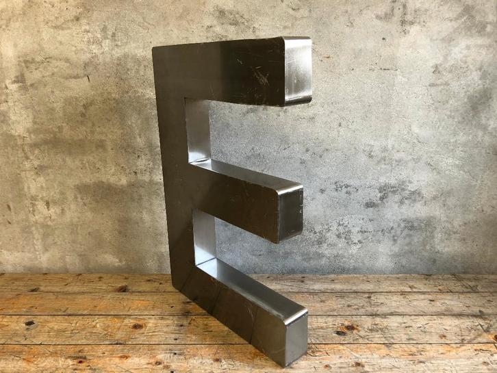 Grote originele stalen reclameletter | gevelletter vintage, Huis en Inrichting, Woonaccessoires | Wanddecoraties, Gebruikt, Ophalen of Verzenden