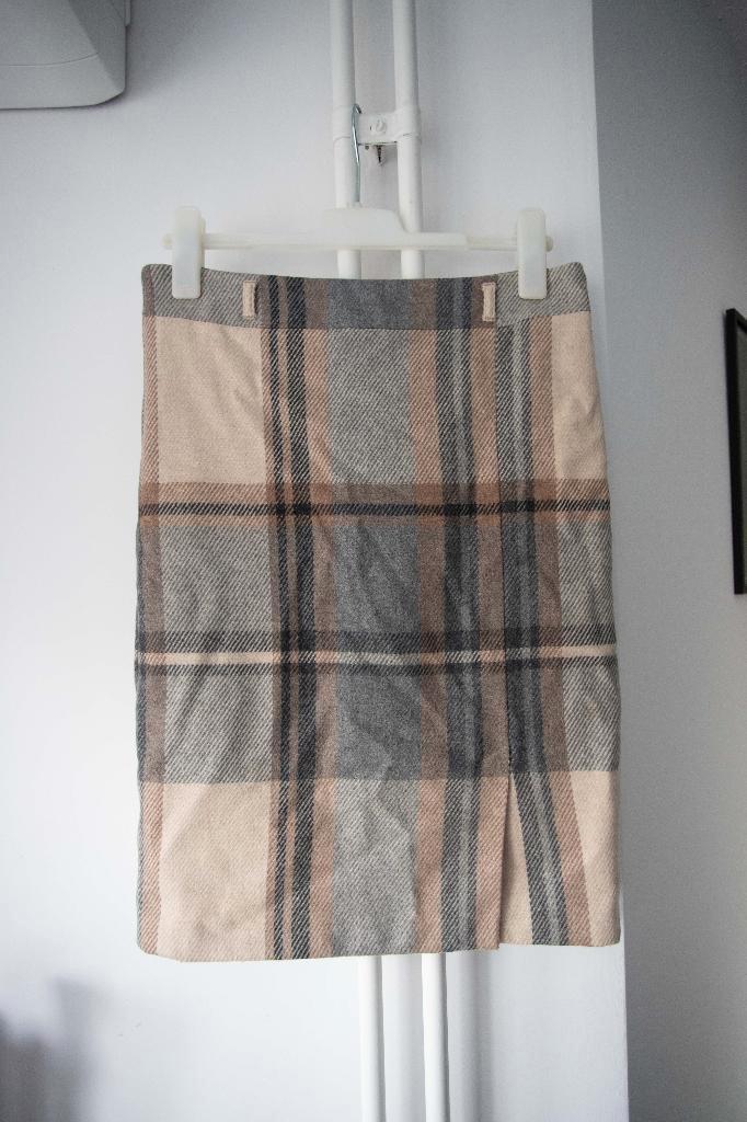 Wollen beige rok Gerry Weber maat 40, Kleding | Dames, Rokken, Zo goed als nieuw, Maat 38/40 (M), Beige, Knielengte, Ophalen of Verzenden