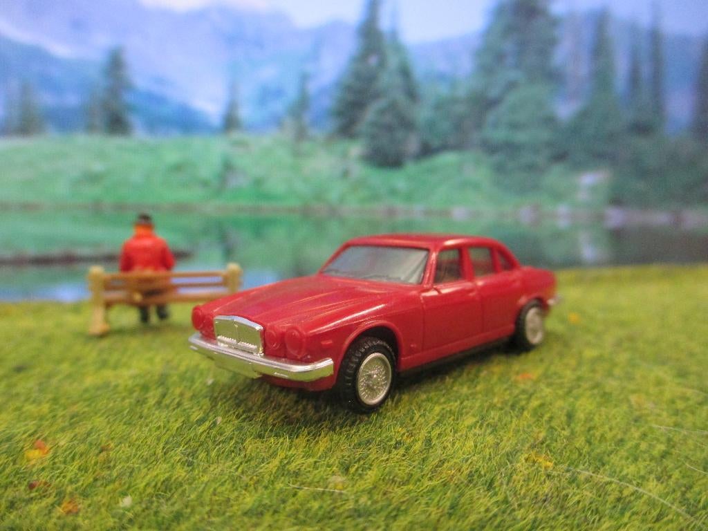 Jaguar XJ6 / XJ12 - Herpa donkerrood, Ophalen of Verzenden, Gebruikt, Auto, Herpa