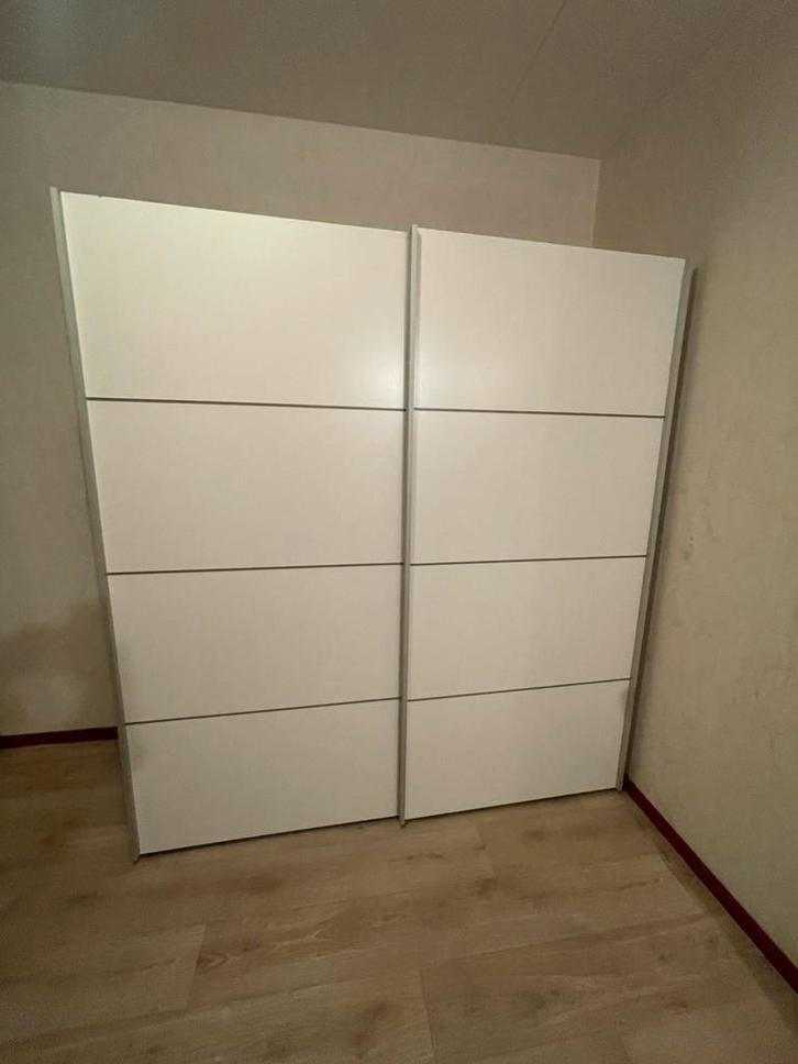 Nette kledingkast wit met schuifdeuren, Huis en Inrichting, Kasten | Kledingkasten, Zo goed als nieuw, 150 tot 200 cm, 150 tot 200 cm