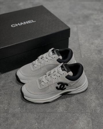 Chanel sneakers in diverse maten (ook op te halen) beschikbaar voor biedingen