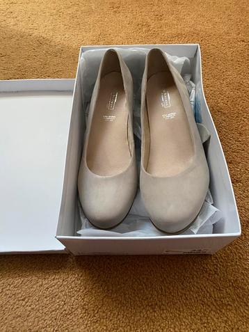 Dames pumps maat 40 beige beschikbaar voor biedingen