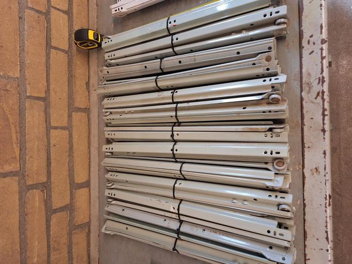 ladegeleiders 27 stuks, Doe-het-zelf en Verbouw, IJzerwaren en Bevestigingsmiddelen, Gebruikt, Ophalen