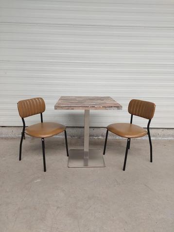 2 stoelen en 1 tafel 68x68 nieuw (!) setprijs 200,-   beschikbaar voor biedingen