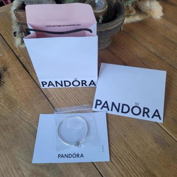 Pandora Moments sparkling snowflake clasp bangle armband beschikbaar voor biedingen