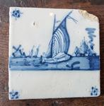 18e eeuwse Delfts blauw tegel zeilschip molen en zwanen, Antiek en Kunst, Antiek | Wandborden en Tegels, Ophalen of Verzenden