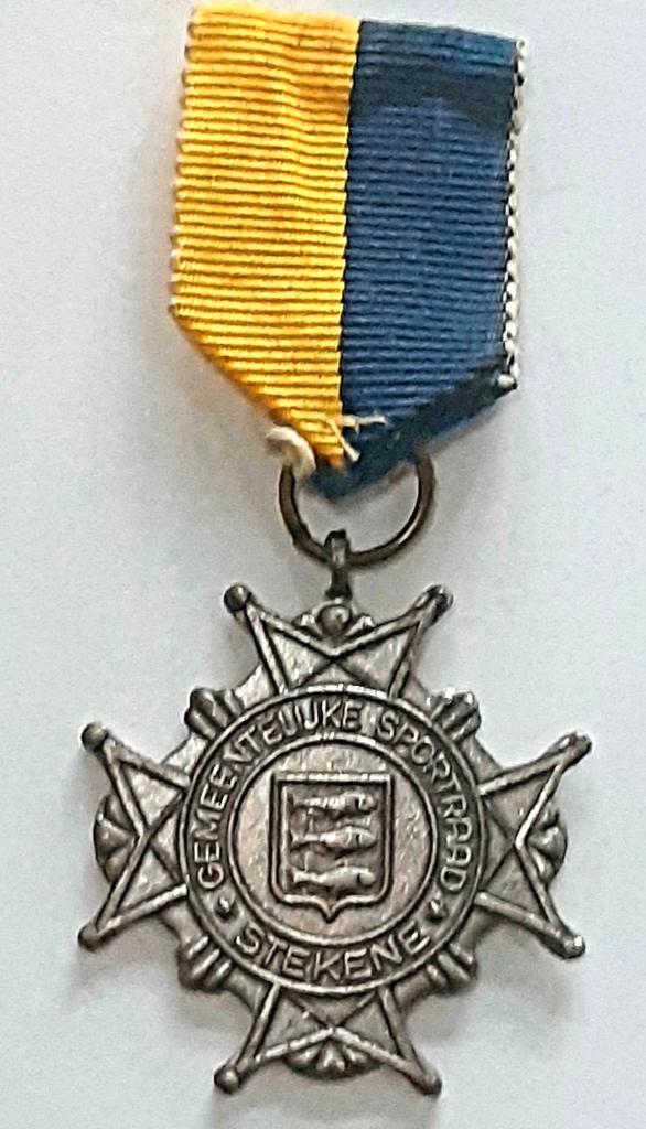 sportmedaille penning sportraad Stekene medaille gemeente €3, Verzamelen, Sportartikelen en Voetbal, Overige typen, Buitenlandse clubs