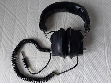 Vintage stereo headphone beschikbaar voor biedingen