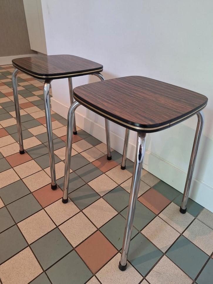 Twee vintage formica krukjes van Tavo België met gouden bies, Huis en Inrichting, Krukjes, Gebruikt, Ophalen