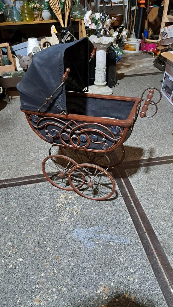 Antieke Poppenwagen met Pop, Antiek en Kunst, Antiek | Speelgoed, Ophalen
