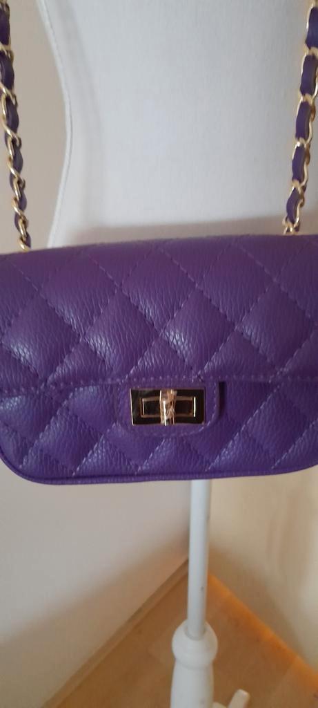 Paarse lederen tas met gouden sluiting - Nieuw!, Sieraden, Tassen en Uiterlijk, Tassen | Damestassen, Nieuw, Overige typen, Paars