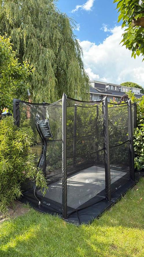 305x183  Akrobat Trampoline Primus +net , Flat to the Ground, Kinderen en Baby's, Speelgoed | Buiten | Trampolines, Zo goed als nieuw