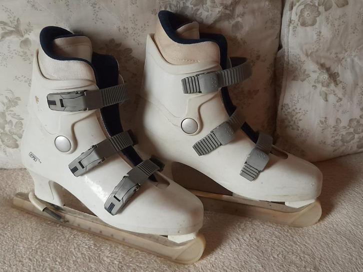 Kunstschaatsen maat 40, Sport en Fitness, Schaatsen, Gebruikt, Kunstschaatsen, Overige merken, Ophalen of Verzenden