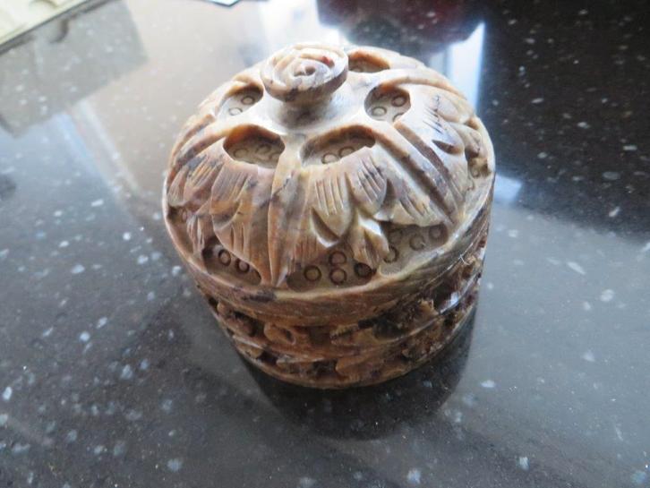 Bewerkt speksteen sieradendoos, carved soapstone jewelry box, Sieraden, Tassen en Uiterlijk, Overige Accessoires, Nieuw, Ophalen of Verzenden