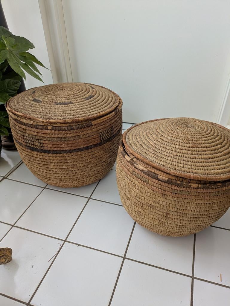 Vintage manden Afrikaans mand geweven, Huis en Inrichting, Woonaccessoires | Schalen en Manden, Ophalen of Verzenden, Rond, Riet