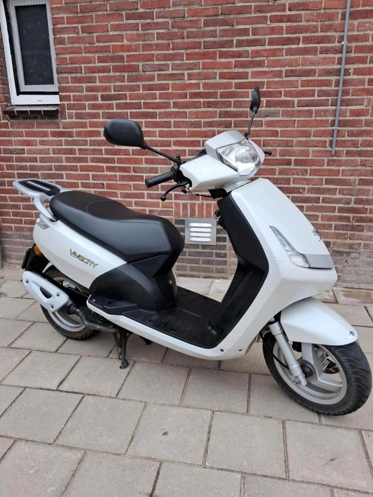 Tekoop Peugeot viva city 2010 2t, Fietsen en Brommers, Scooters | Peugeot, Zo goed als nieuw, Vivacity, Benzine, Ophalen