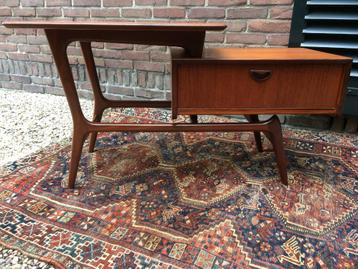 Louis van Teeffelen - webe tv kastje / dressoir jaren 60s beschikbaar voor biedingen