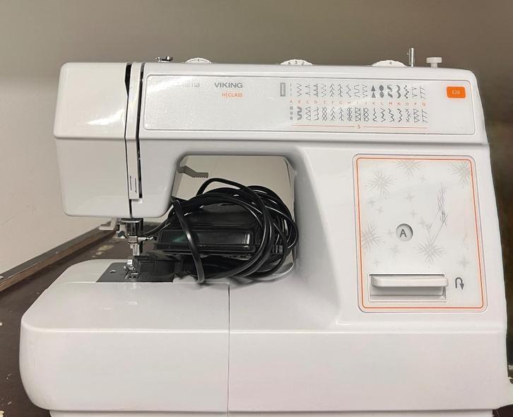 Naaimachine Husqvarna Viking H|Class E20, Hobby en Vrije tijd, Naaimachines en Toebehoren, Zo goed als nieuw, Naaimachine, Husqvarna