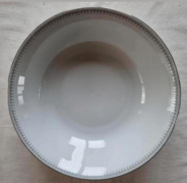 Witte ronde schaal Bareuther Waldsassen ornamenten zilveren, Antiek en Kunst, Antiek | Schalen, Ophalen of Verzenden