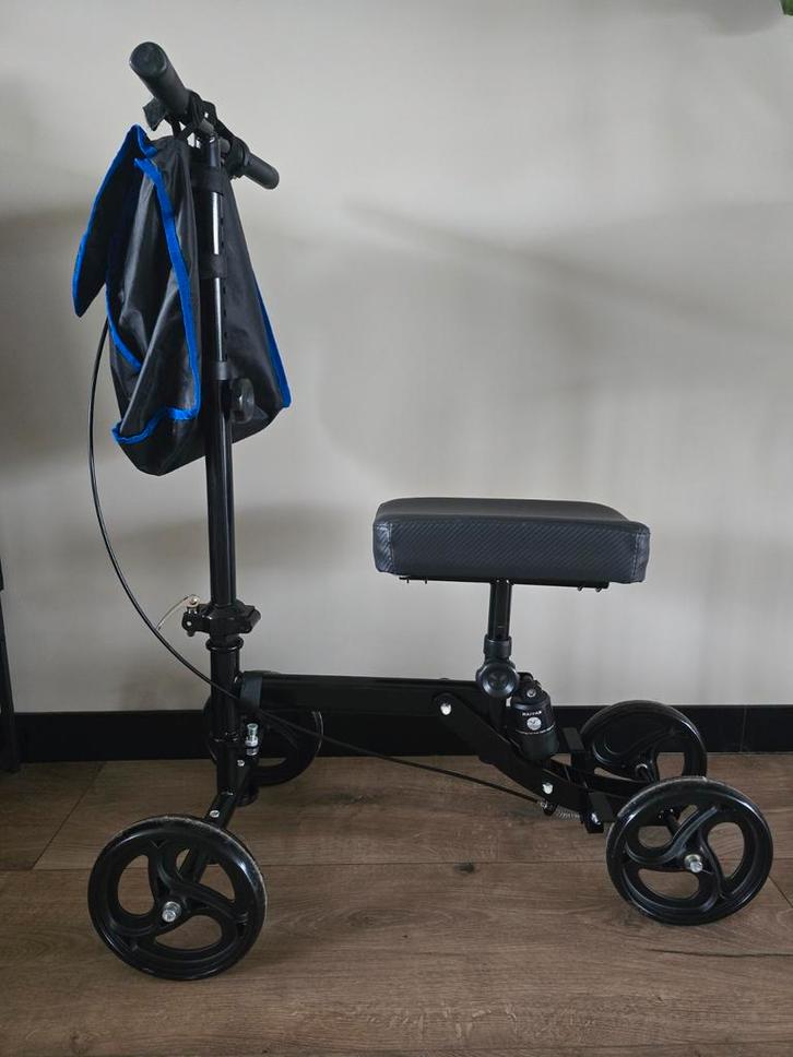 Kniestep/knierollator te huur, Diversen, Rollators, Zo goed als nieuw, Lichtgewicht, Opvouwbaar, Ophalen