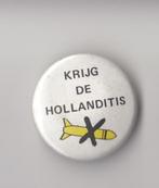 Anti Kernwapens protest button Krijg de Hollanditis, Verzamelen, Speldjes, Pins en Buttons, Gebruikt, Niet vindbaar, Niet vindbaar