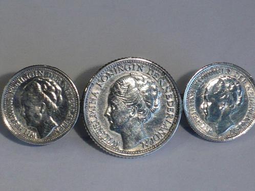 Mooie oude zilveren muntbroche van Koningin Wilhelmina 1944., Antiek en Kunst, Antiek | Goud en Zilver, Zilver, Verzenden