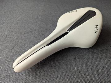 Fizik Arione R3 Open (wit) 142 mm beschikbaar voor biedingen