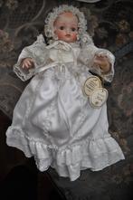 Alberon Doll Pop  Baby Alex Doopjurk 1987 37 cm, Verzamelen, Poppen, Ophalen of Verzenden, Zo goed als nieuw, Pop