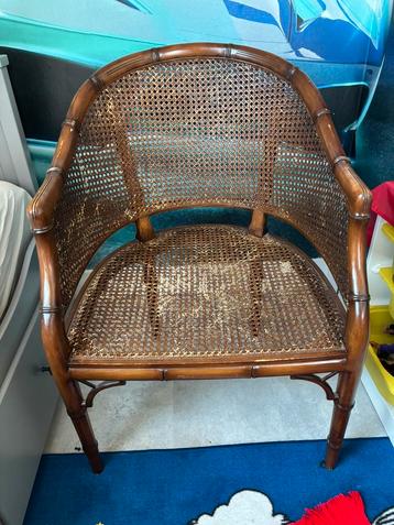 Mooie vintage bureaustoel met rotan zitting beschikbaar voor biedingen
