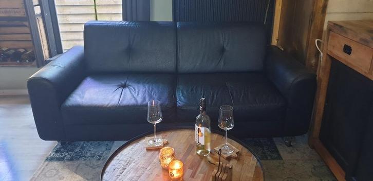 Zwarte bank /Zwarte Leren Bank /Bankstel -  GRATIS!!!, Huis en Inrichting, Banken | Bankstellen, Gebruikt, Rechte bank, Tweepersoons