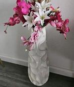 Hoge vaas met kunstbloemen, Huis en Inrichting, Woonaccessoires | Vazen, Ophalen, 50 tot 75 cm, Wit, Aardewerk of Porselein