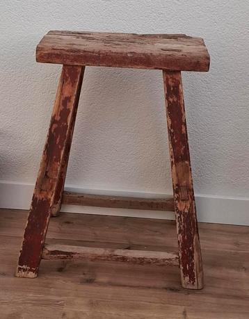 Schattig vintage Zweeds krukje beschikbaar voor biedingen