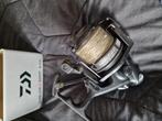 2 X DAIWA EMBLEM X 5000 T BLACK INCL DOZEN  CUSTOM, Watersport en Boten, Hengelsport | Karpervissen, Ophalen of Verzenden, Zo goed als nieuw