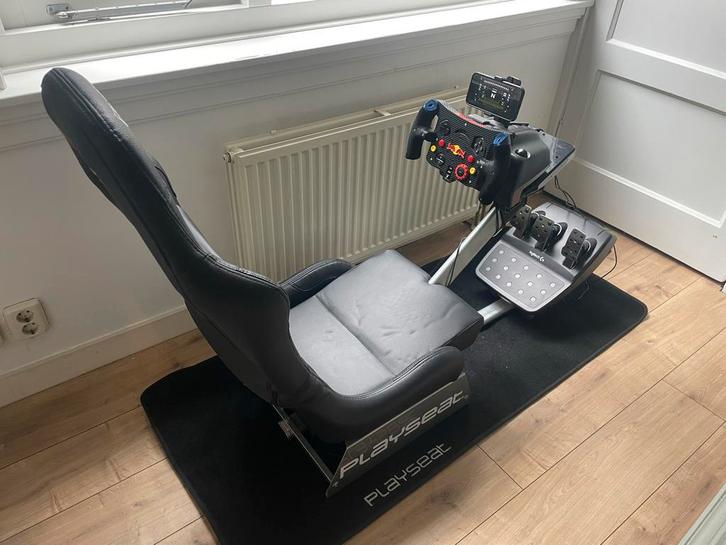 Playseat Revolution incl. Floormat XL + Logitech G29 RedBull, Spelcomputers en Games, Spelcomputers | Overige Accessoires, Gebruikt