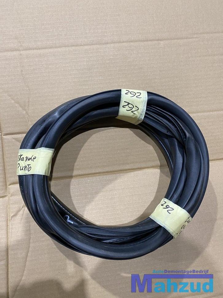 FIAT GRANDE EVO PUNTO Links voor deur rubber 2005-2012, Auto-onderdelen, Carrosserie en Plaatwerk, Fiat, Gebruikt, Ophalen of Verzenden