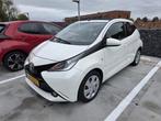 Toyota Aygo 1.0 12V 5DRS 2016 Wit | Automaat | Schuifdak, Stof, Zwart, 4 stoelen, Wit
