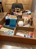 Naaidoos uit grootmoederstijd. Gevuld met fournituren., Ophalen of Verzenden, Zo goed als nieuw, Overige typen