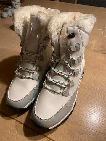Witte Snowboots Maat 38 - nieuw beschikbaar voor biedingen