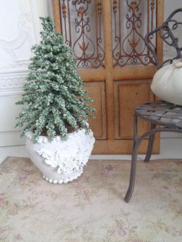 Kerstboom in luxe pot…Poppenhuis 1:12..(Fotonr F130)* beschikbaar voor biedingen