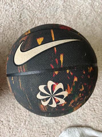 Nike basketbal beschikbaar voor biedingen