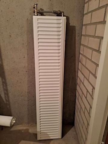 Diverse radiatoren, verwarmingsbuizen etc. ophalen  beschikbaar voor biedingen