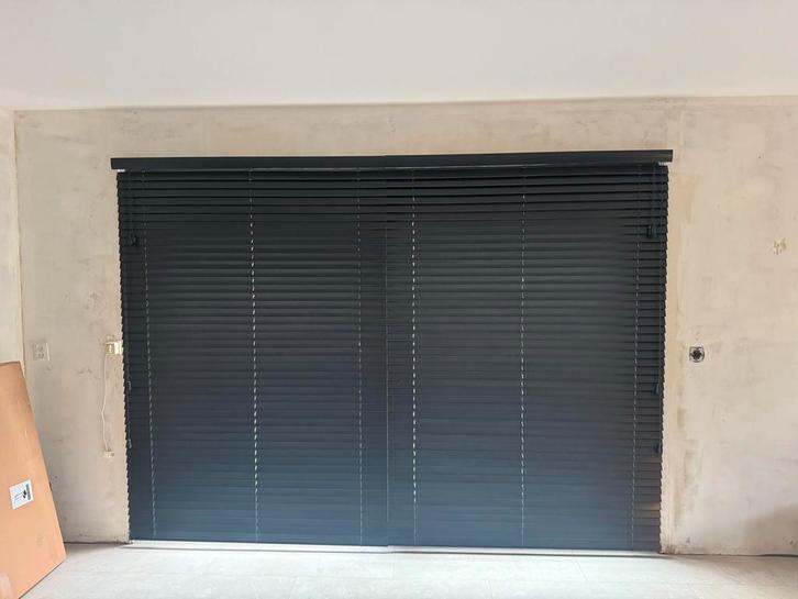 Zwarte jaloezieën 5 stuks totaal, Huis en Inrichting, Stoffering | Gordijnen en Lamellen, Zo goed als nieuw, Zwart, Ophalen