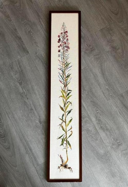 Ingelijst borduur stuk, naam bloem onbekend, 143 x 28 groot., Huis en Inrichting, Woonaccessoires | Wanddecoraties, Zo goed als nieuw