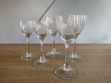 Schattig vintage setje diverse glaasjes geëtst beschikbaar voor biedingen