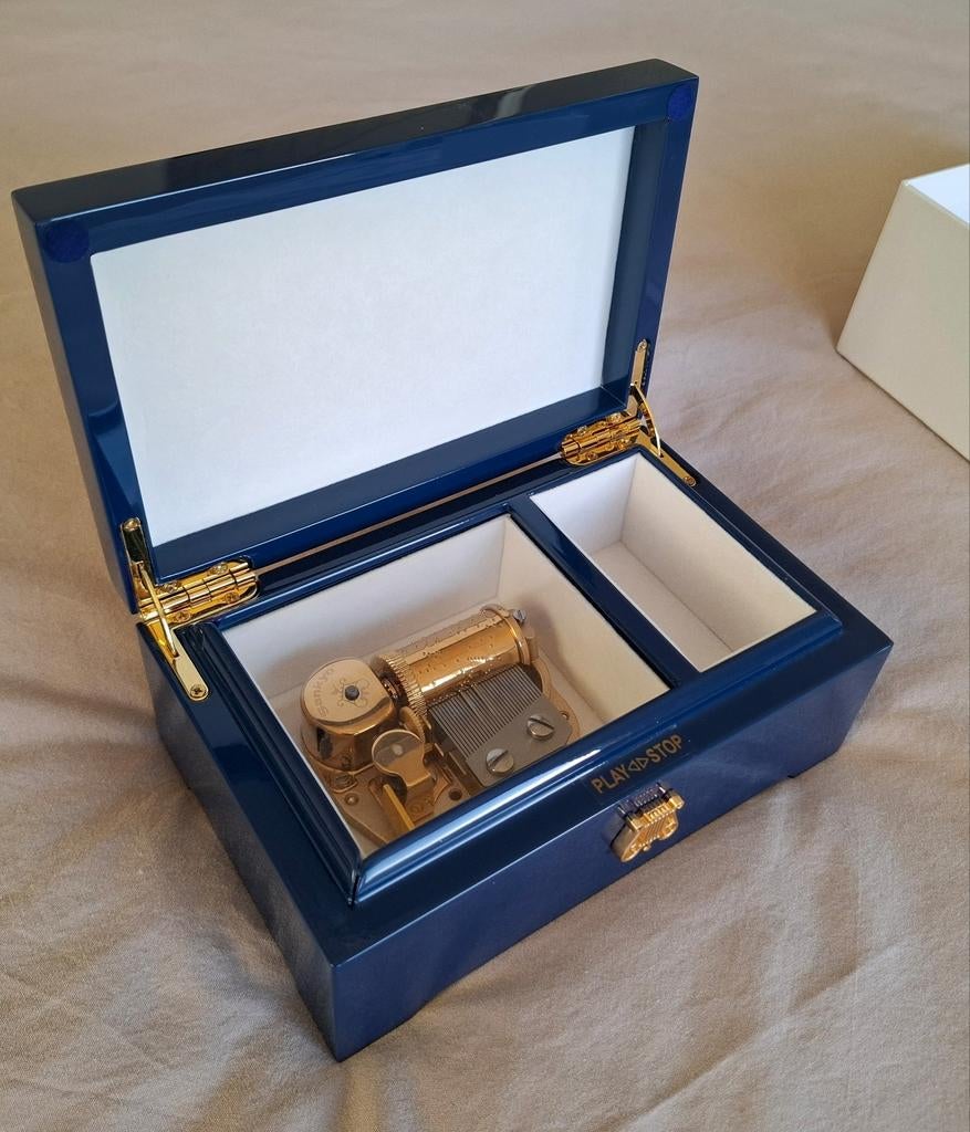Muziekdoosje, goudkleurig muziekmechanisme, kobaltblauw box, Muziek en Instrumenten, Ophalen of Verzenden, Nieuw