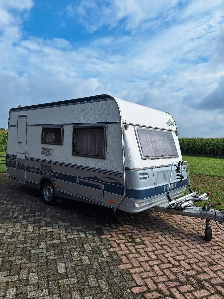 Zeer nette Fendt saphir 450 bouwjaar 2003, Caravans en Kamperen, Caravans, Particulier, tot en met 4, 750 - 1000 kg, Treinzit