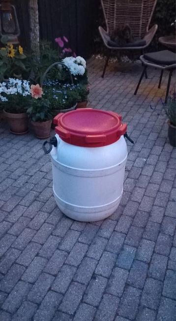 Curtec ton / voerton / waterkluis 55 liter beschikbaar voor biedingen