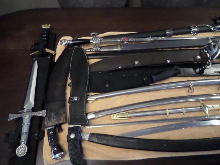 Lot van 20 zwaarden, Verzamelen, Militaria | Algemeen, Overige soorten, Zwaard of Sabel, Overige gebieden, Ophalen