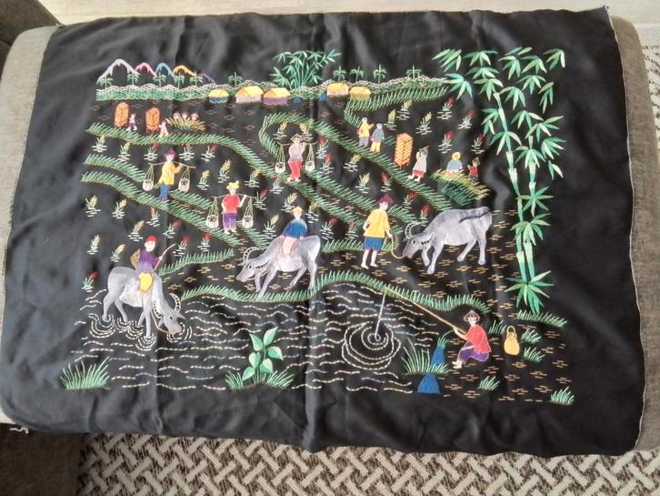 Handgemaakt zijde vietnamees/ chinees borduurwerk vintage, Antiek en Kunst, Antiek | Kleden en Textiel, Verzenden