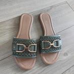 Leuke zgan slippers van Van Haren maat 39, Kleding | Dames, Schoenen, Ophalen of Verzenden, Zo goed als nieuw, Groen, Slippers